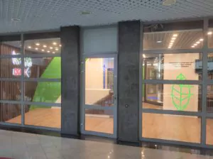 Вход в шоурум Окна от Природы