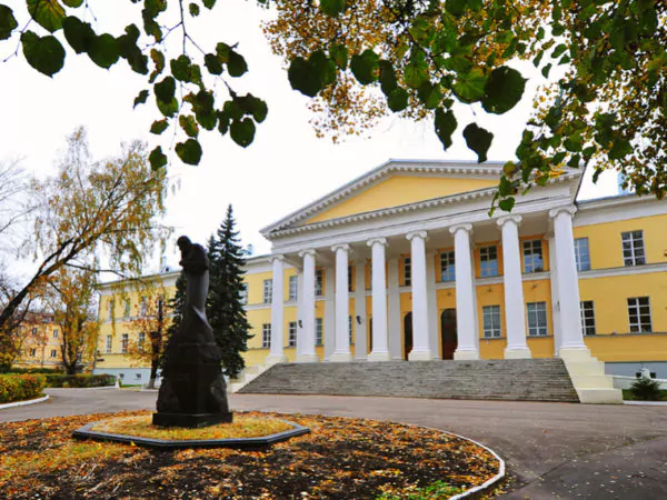 Мариинская больница (гл. здание)